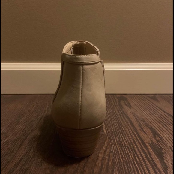 Beige booties - Picture 4 of 4